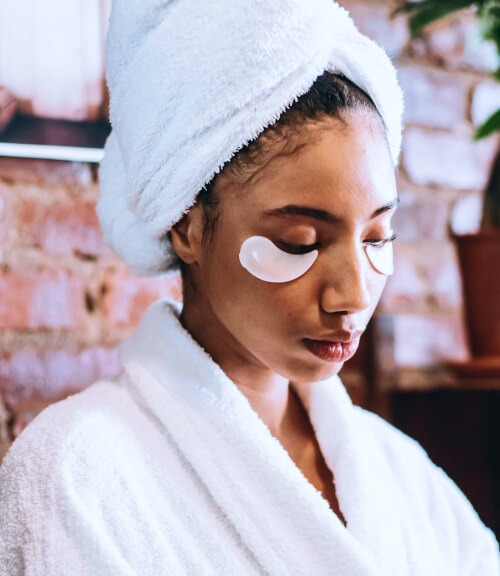 Soin du visage réalisé par une esthéticienne Synclaire